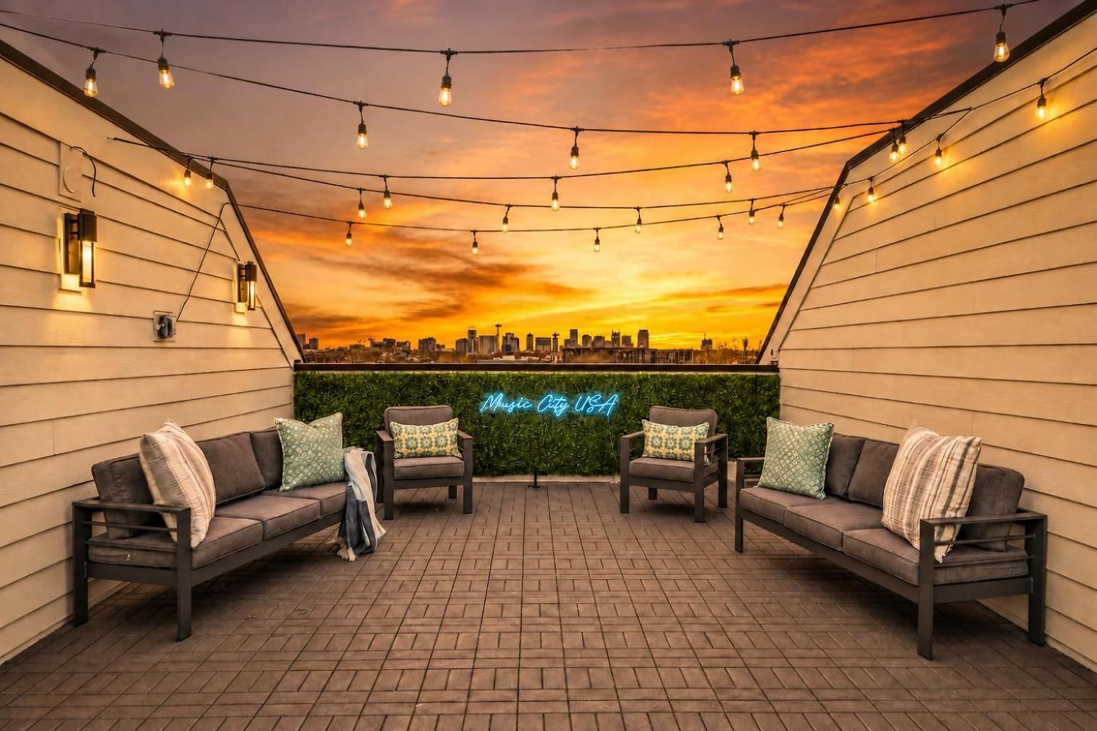 2 Rooftop Homes - Sleeps 24 - Near Geodis Park