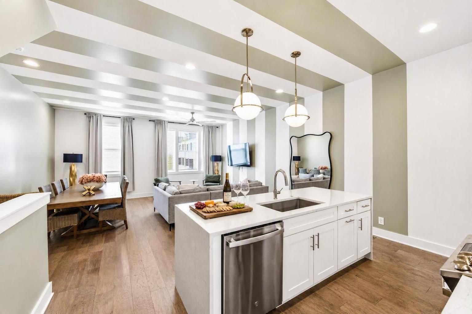 Rooftop Deck Townhome Sleeps 12 Near Geodis Park Nashville