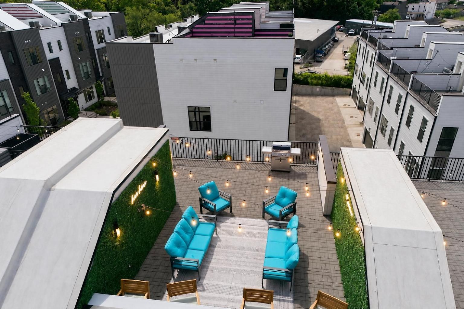 Rooftop Deck Townhome Sleeps 12 Near Geodis Park Holiday home Nashville