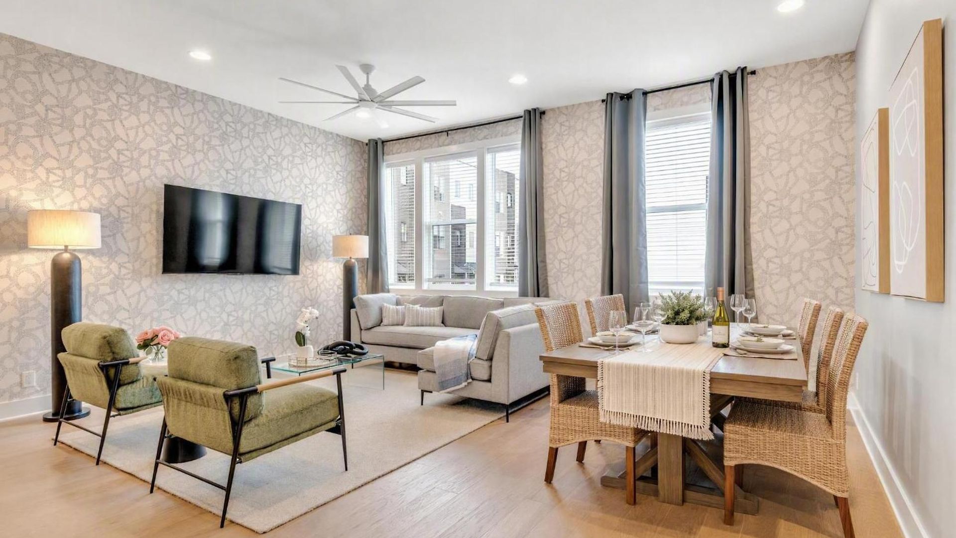 Pet-friendly House Sleeps 12 Near Geodis Park