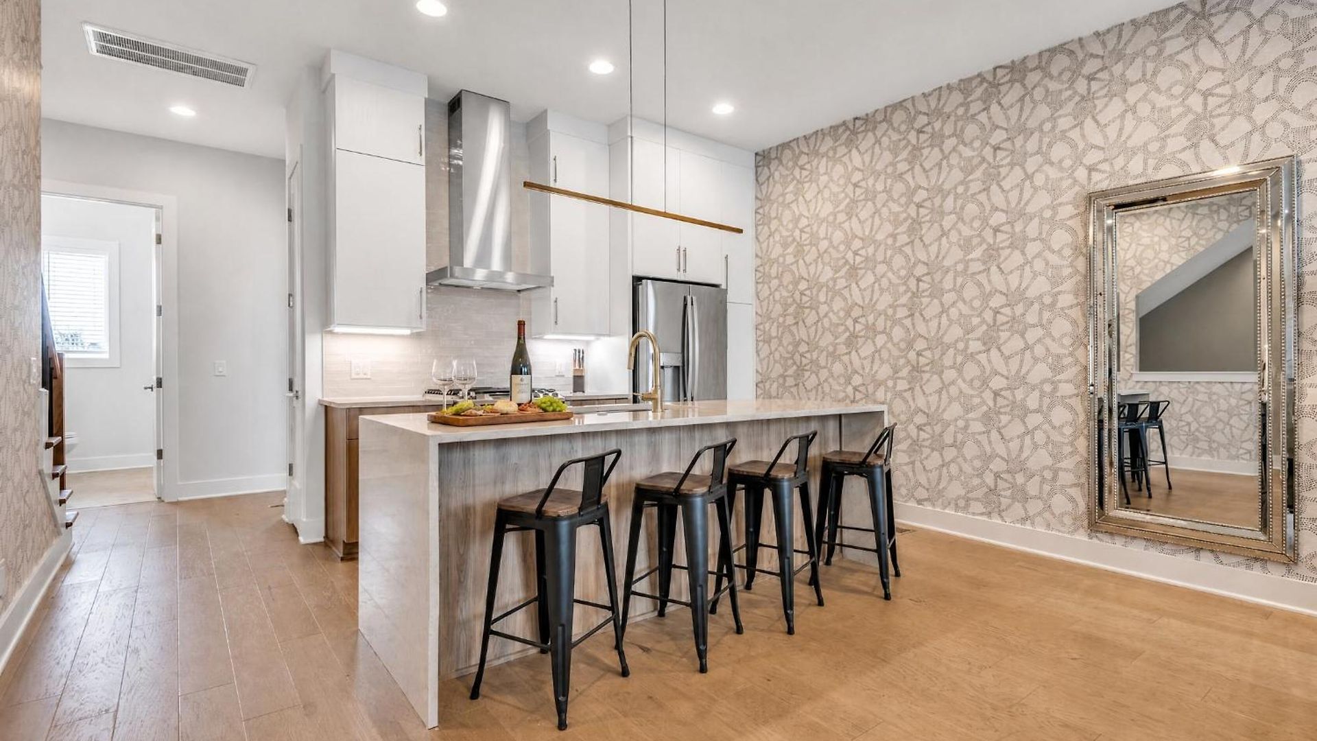 Pet-friendly House Sleeps 12 Near Geodis Park Nashville