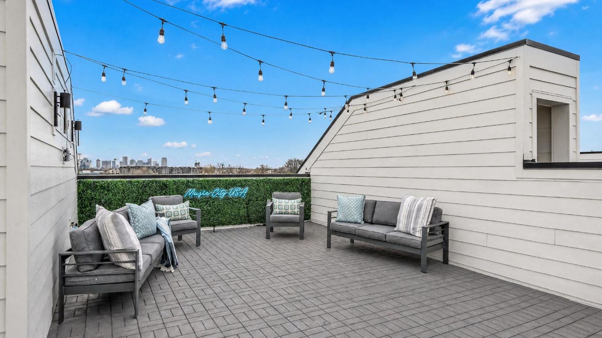 Pet-friendly House Sleeps 12 Near Geodis Park Holiday home Nashville