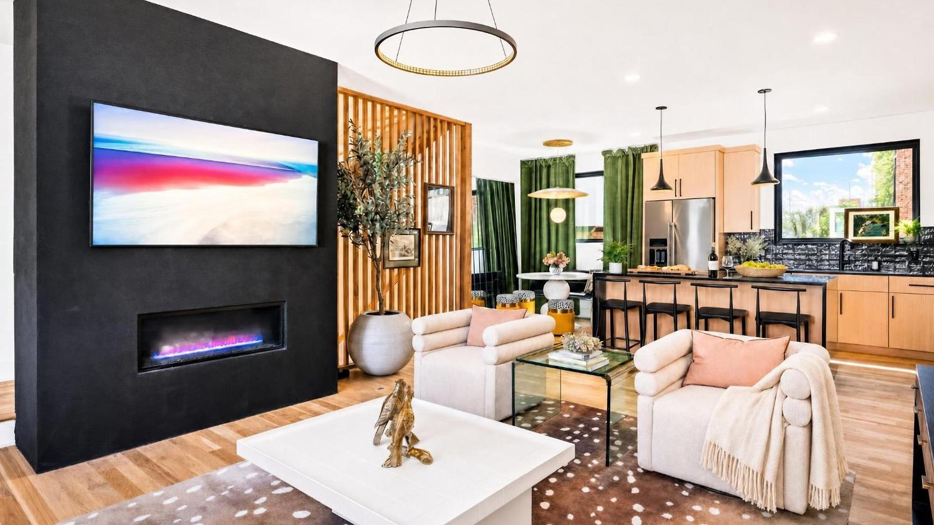 Neon Balcony House - Sleeps 12 Near Broadway Holiday home Nashville