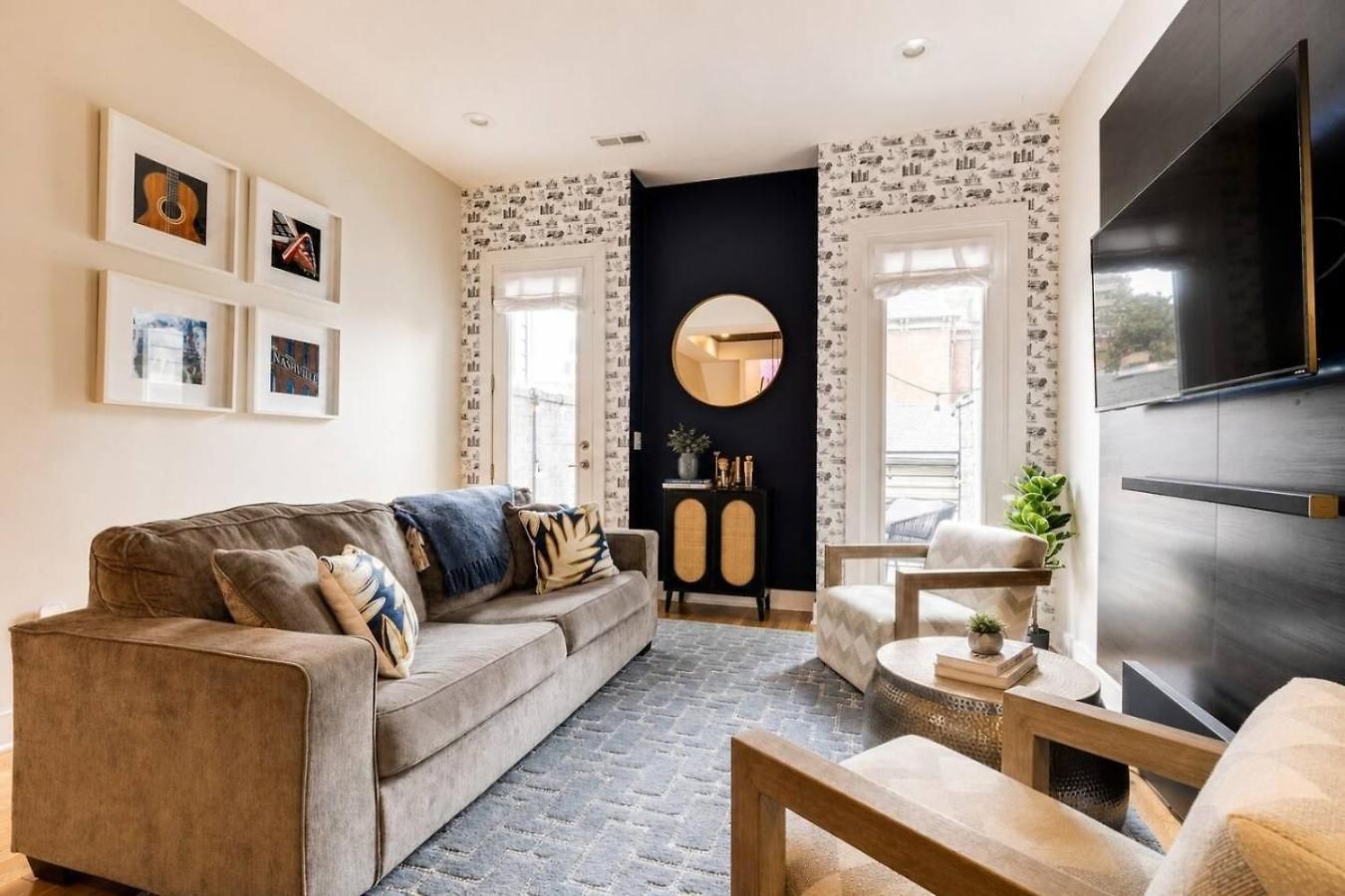 Funk House. Mins To Broadway. Parking *