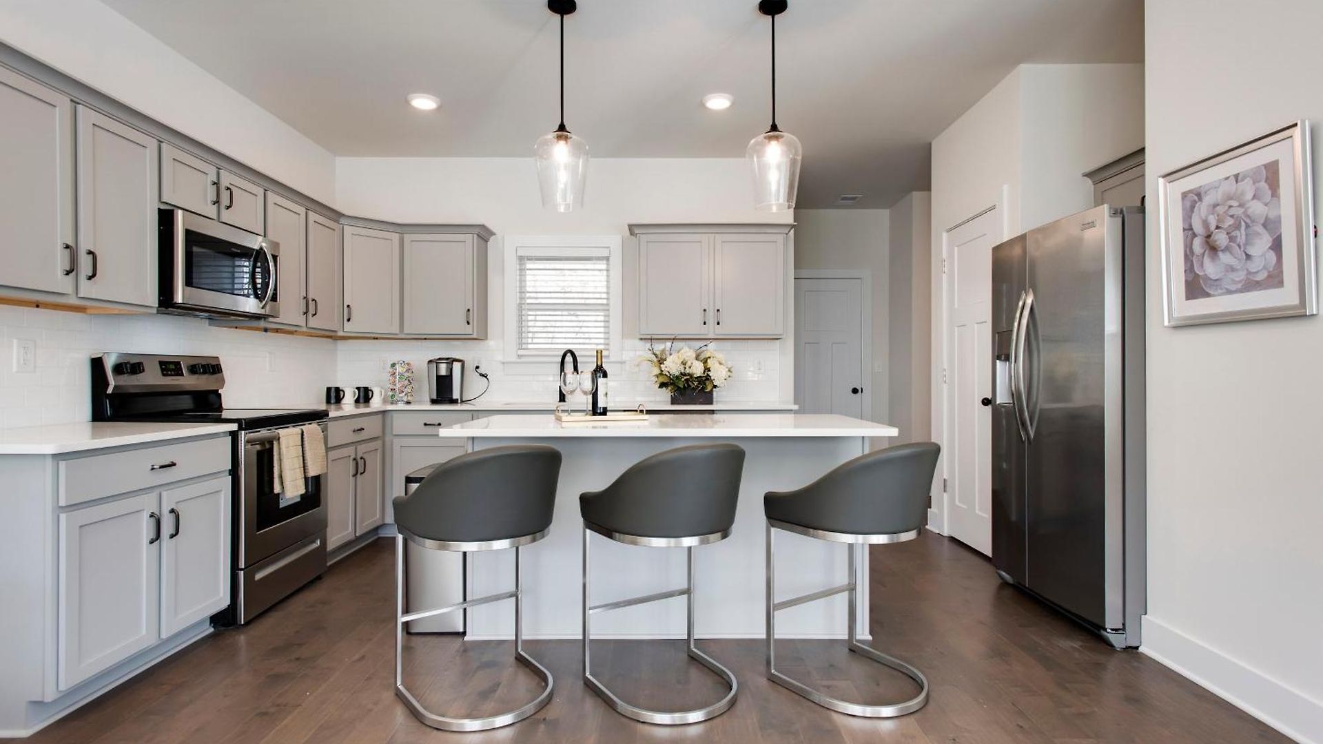 Luxury Three Bedroom Townhouse Near Airport Nashville