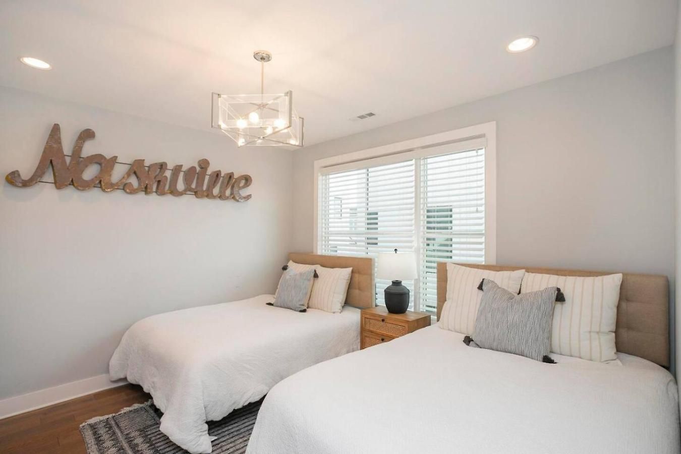 Holiday home Downtown Modern, Rooftop Patio, Vanderbilt, 8 Beds *
