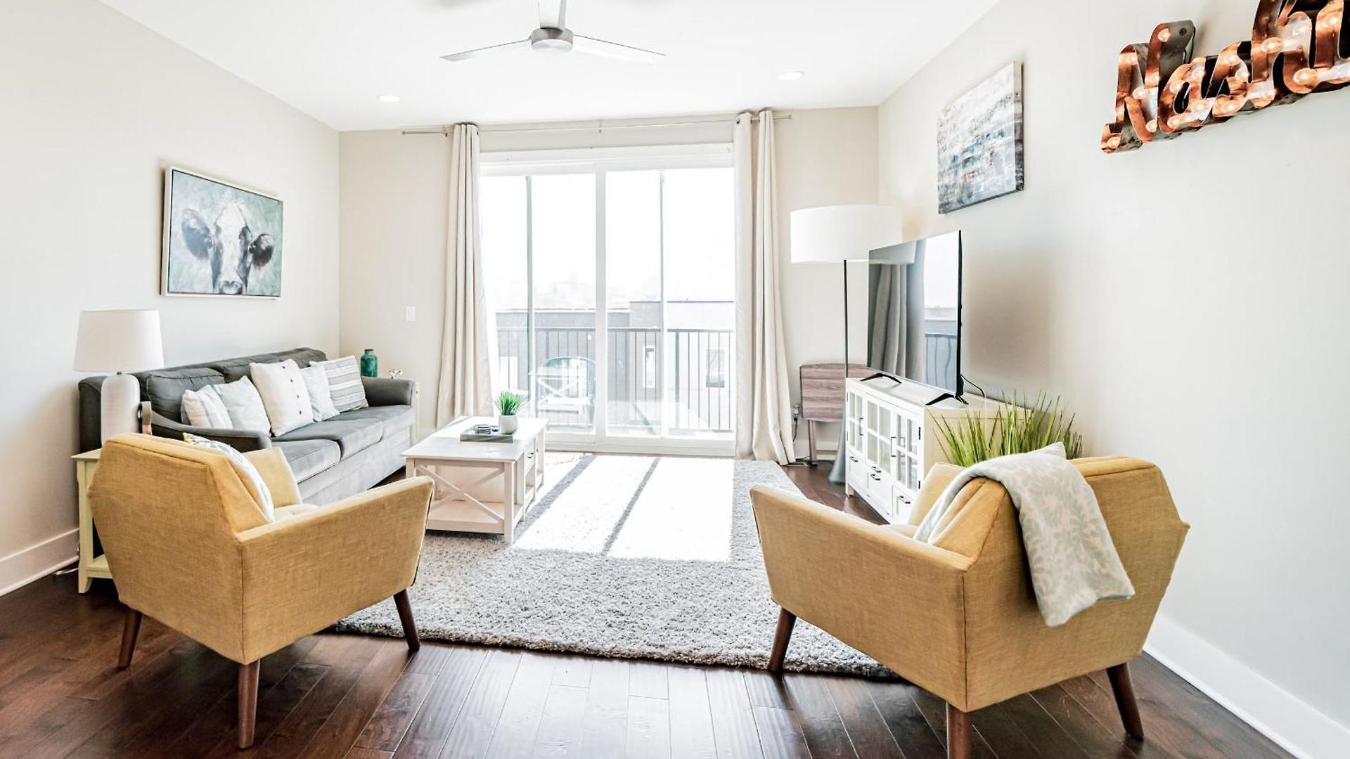 Holiday home Modern Skyline-view Townhome For Groups Up To 8 *