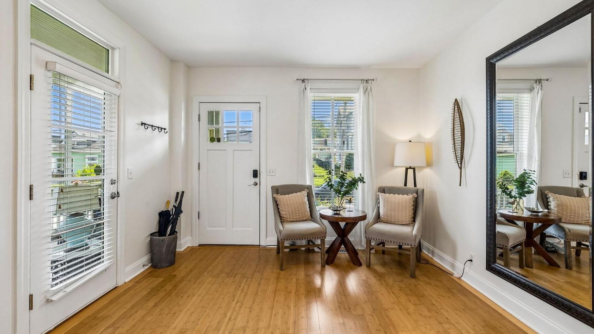 Spacious Townhouse W Exclusive Backyard * Nashville