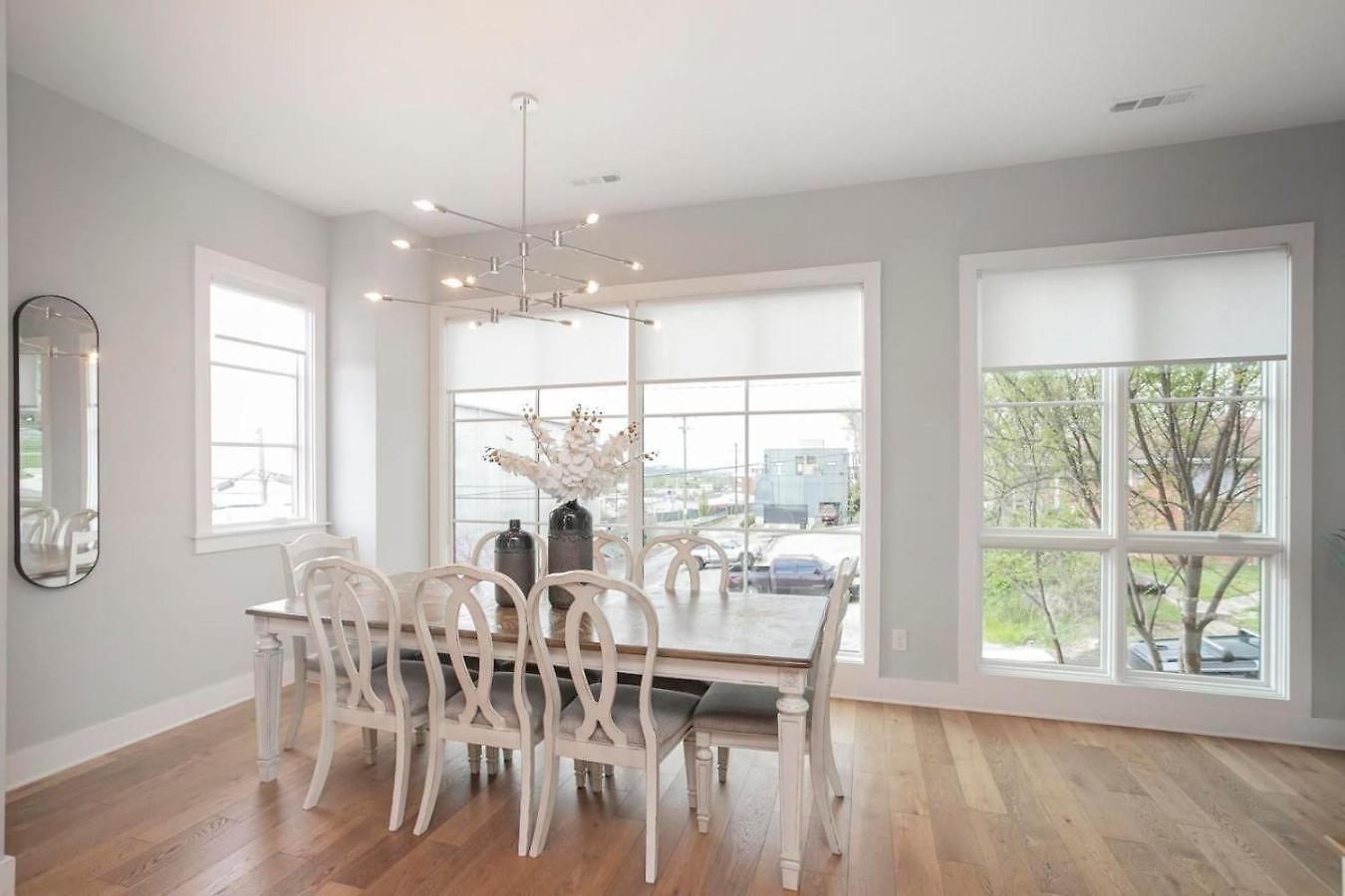 Downtown Modern, Rooftop Patio, Vanderbilt, 8 Beds Holiday home
