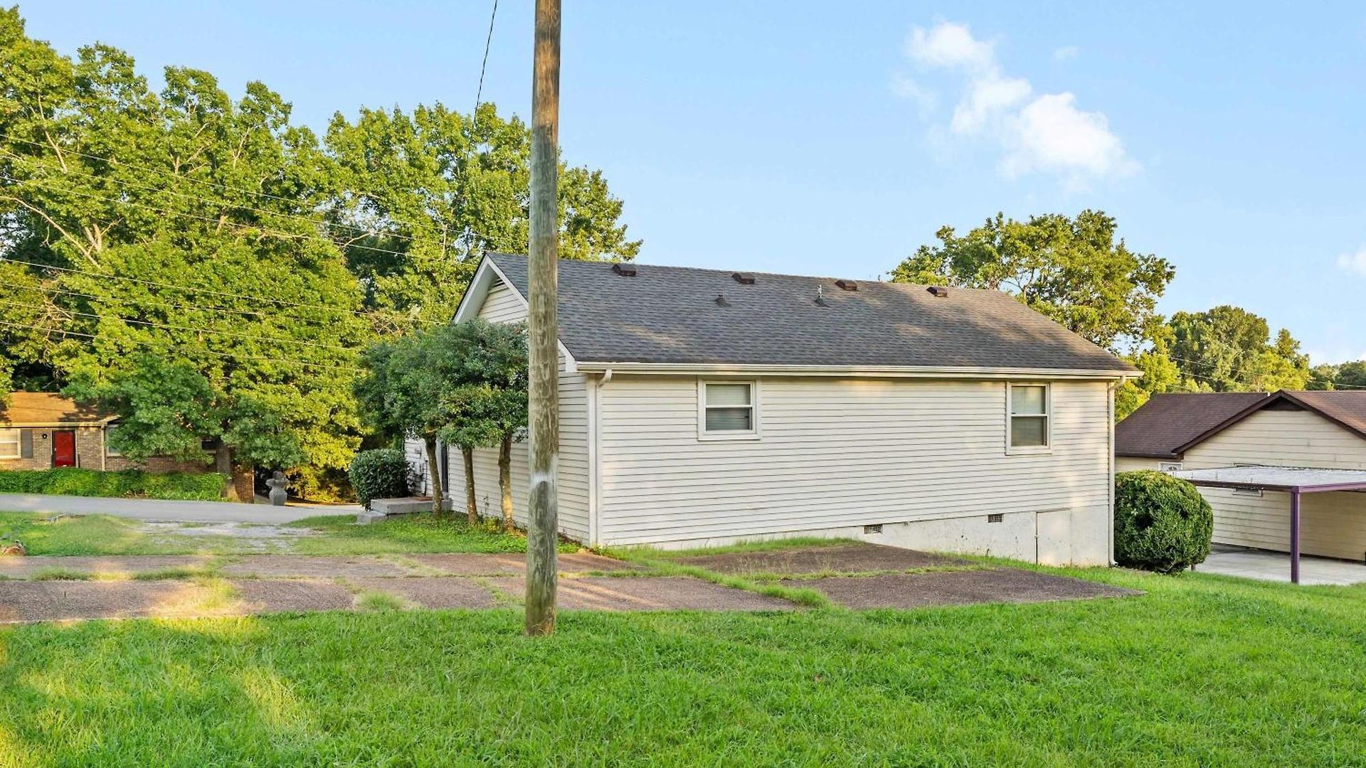 Area 3br With Yard And Workspace
