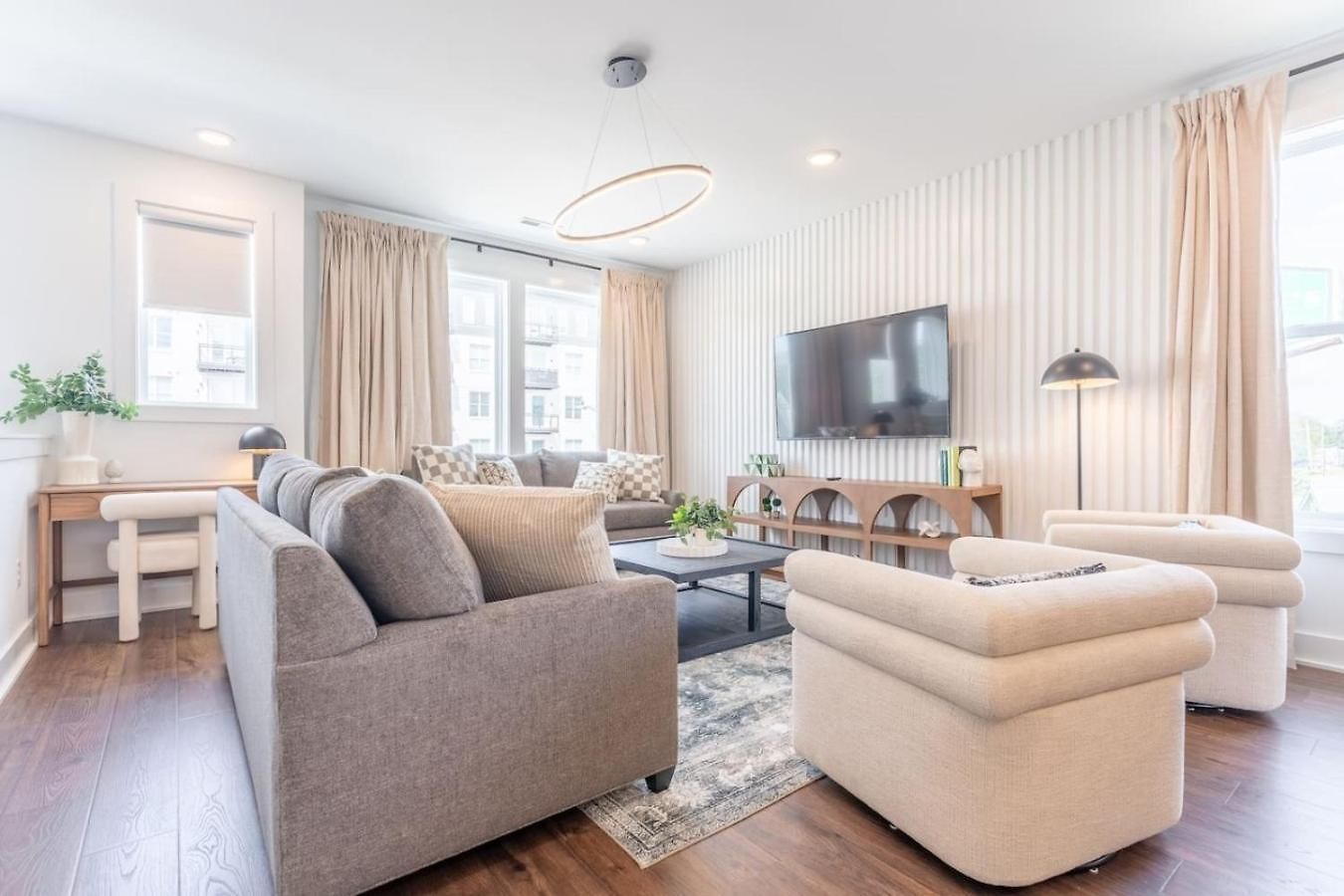 Luxury Downtown Views - Rooftop - Hot Tub - Garage Holiday home Nashville