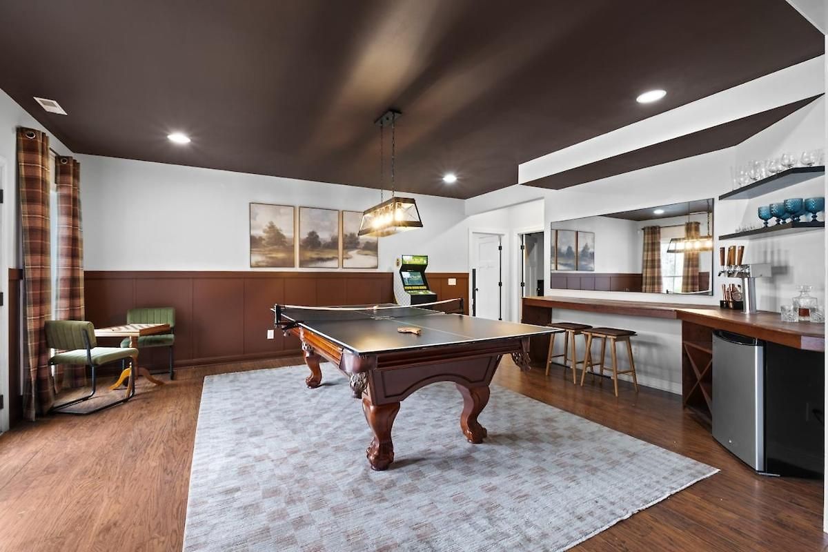 Cedar Peak - Pool Hot Tub & Gym Sleeps 24 * Nashville