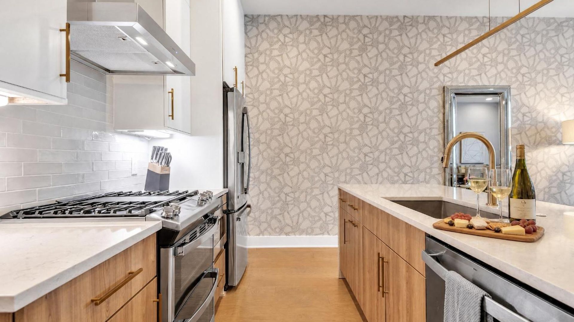 Pet-friendly House Sleeps 12 Near Geodis Park *