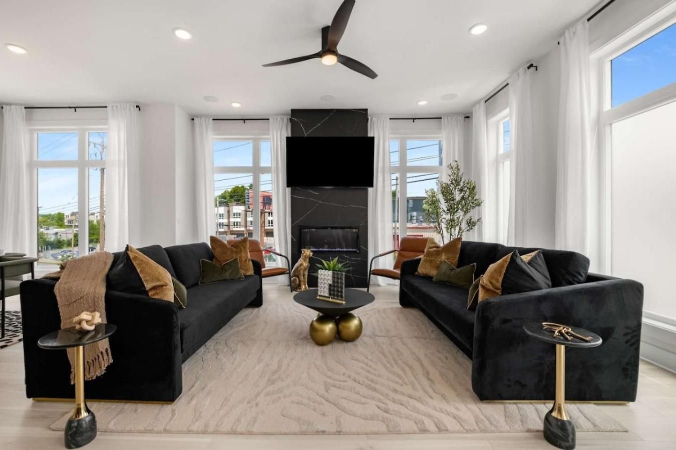 Luxury Living At Velvet And Vinyl Rooftop 6 Beds Holiday home *