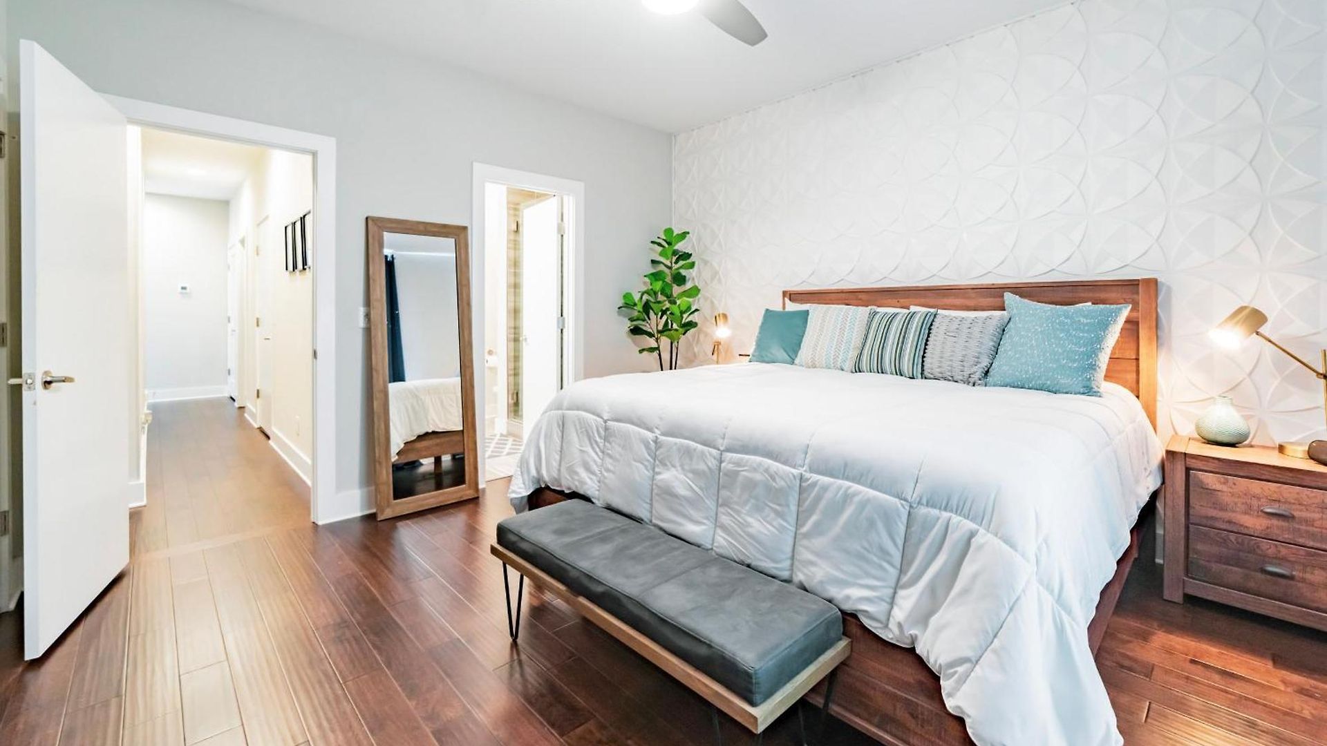 Modern Skyline-view Townhome For Groups Up To 8 *