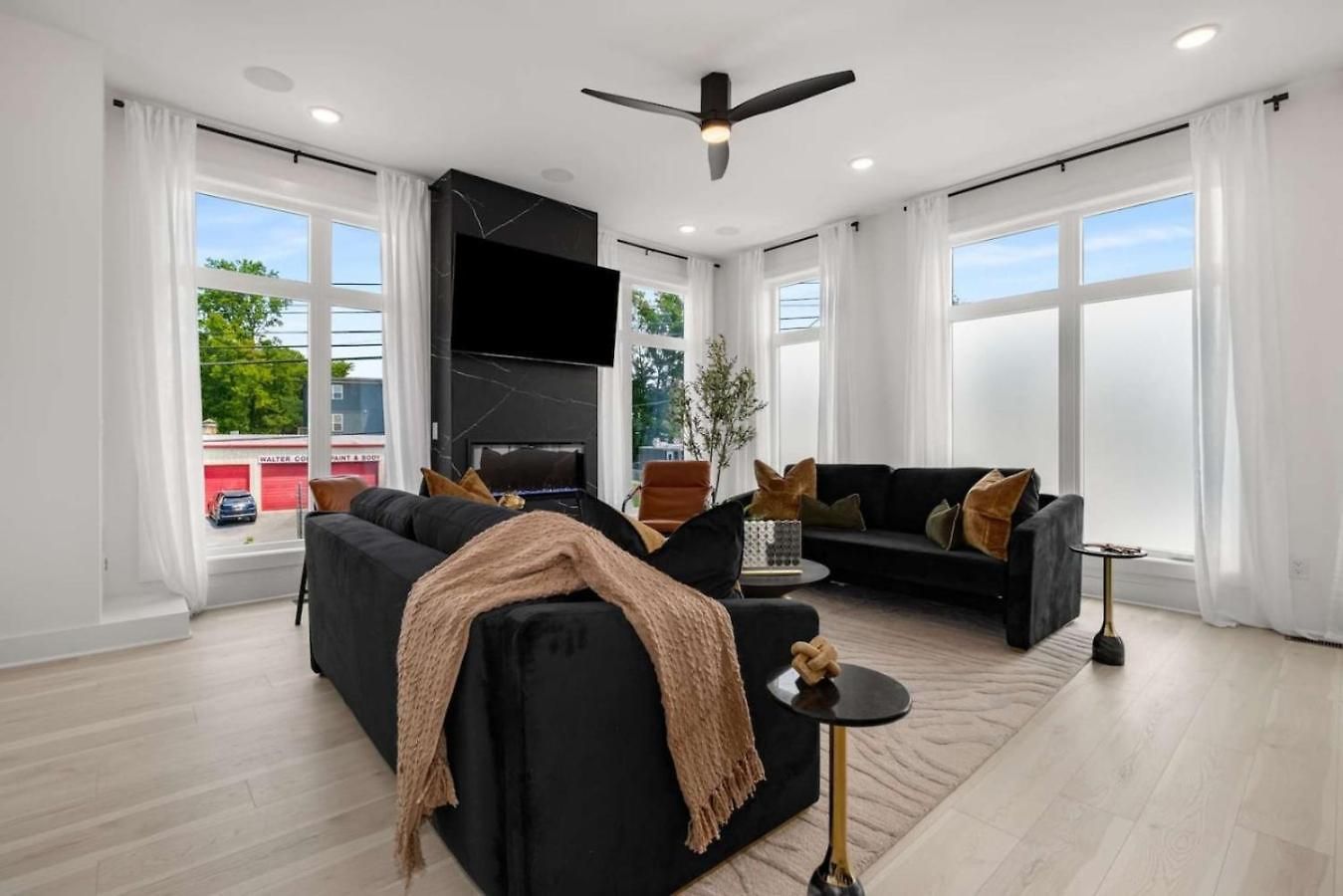 Luxury Living At Velvet And Vinyl Rooftop 6 Beds *