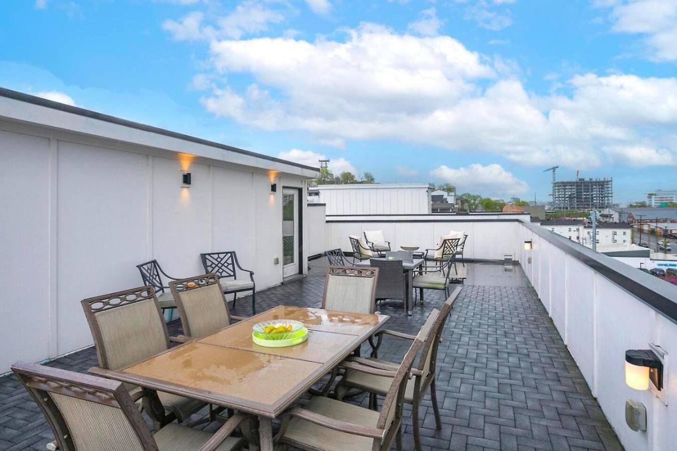 Downtown Modern, Rooftop Patio, Vanderbilt, 8 Beds Holiday home *