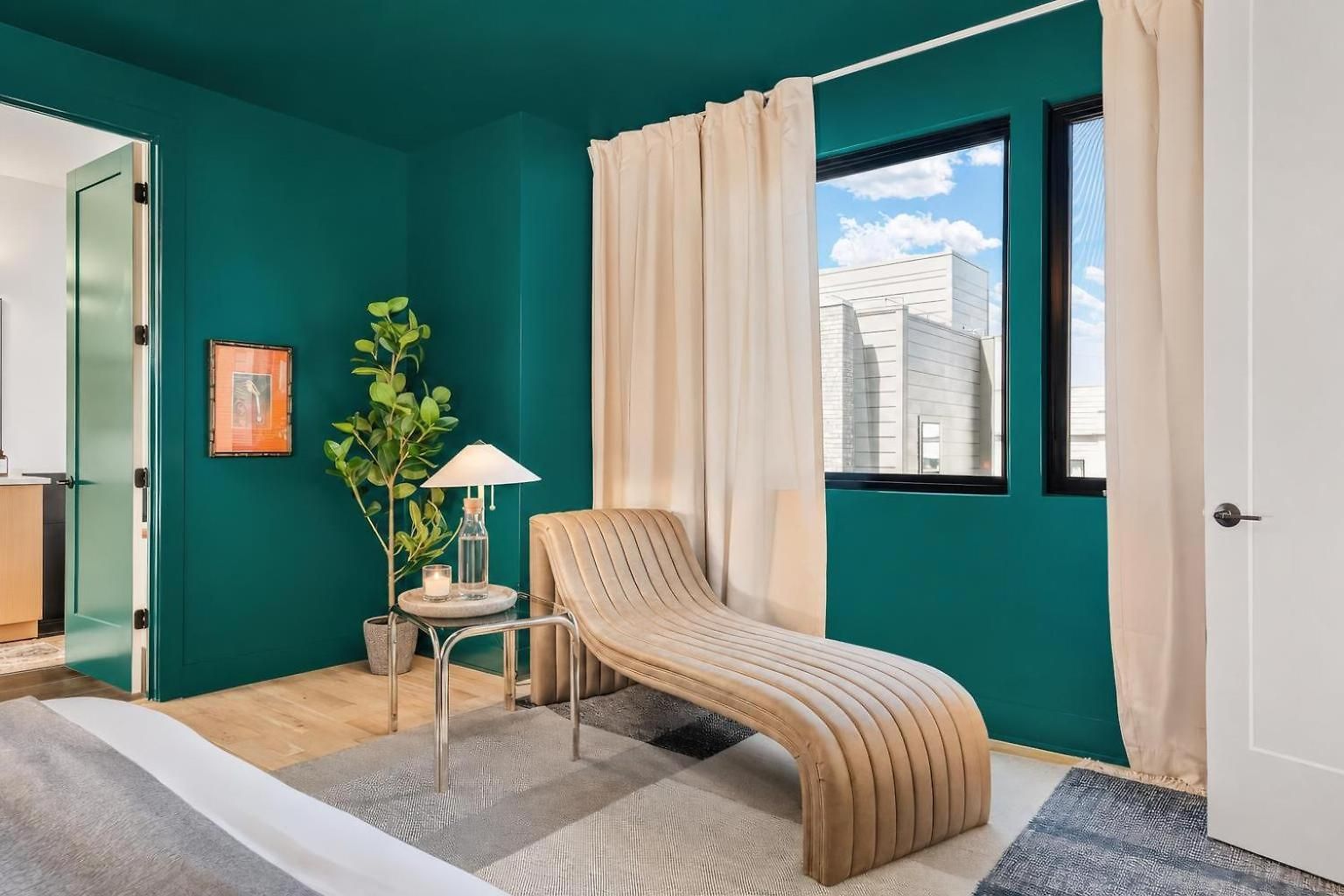 Neon Balcony House - Sleeps 12 Near Broadway Holiday home *