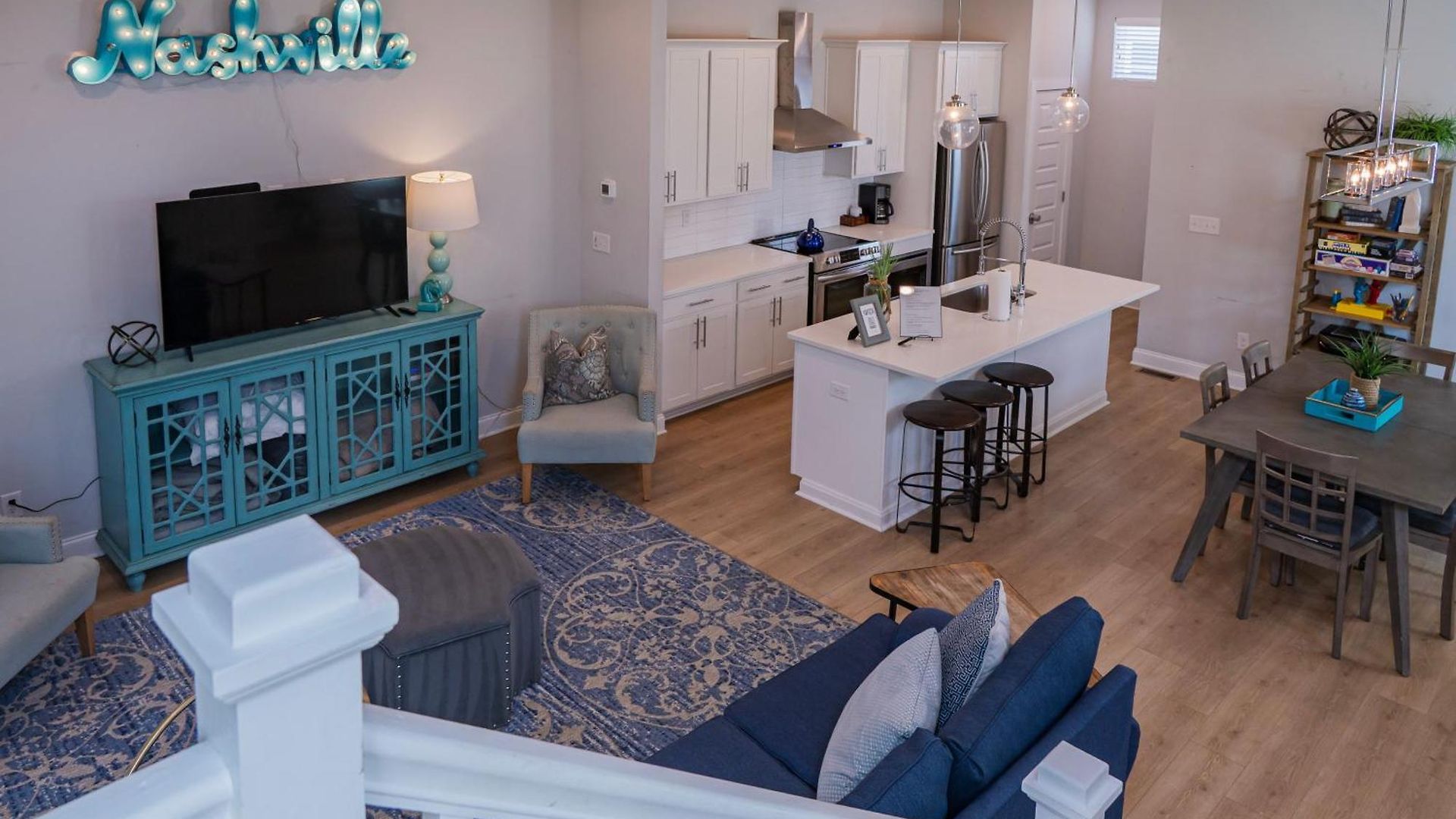 Beautiful Modern Townhome In For Groups & Families *