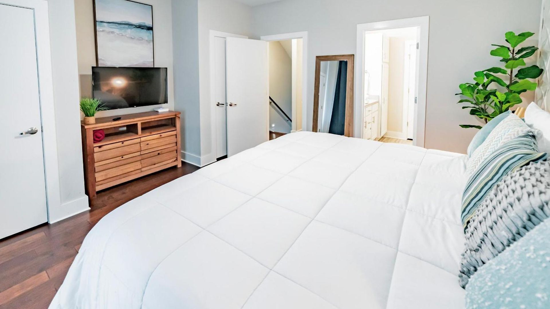 Holiday home Modern Skyline-view Townhome For Groups Up To 8 *