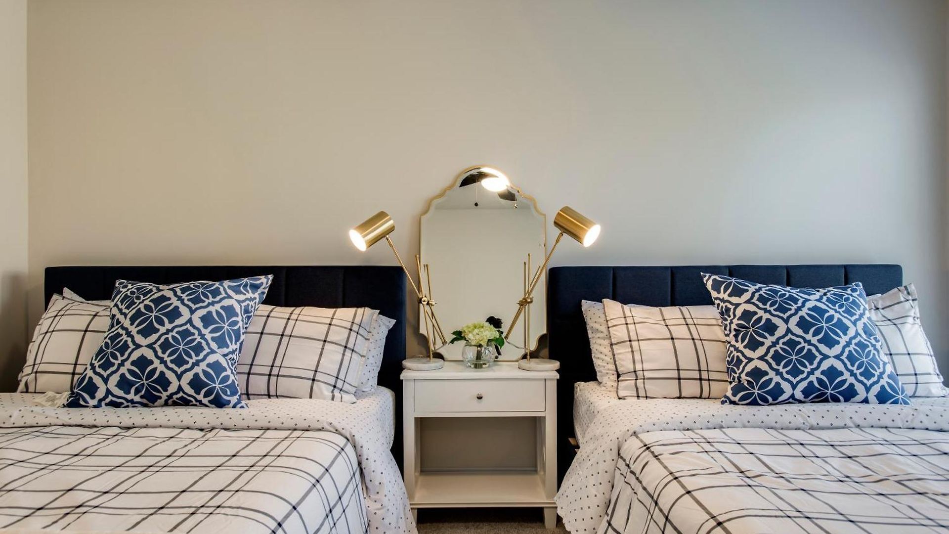 Luxury Three Bedroom Townhouse Near Airport Nashville