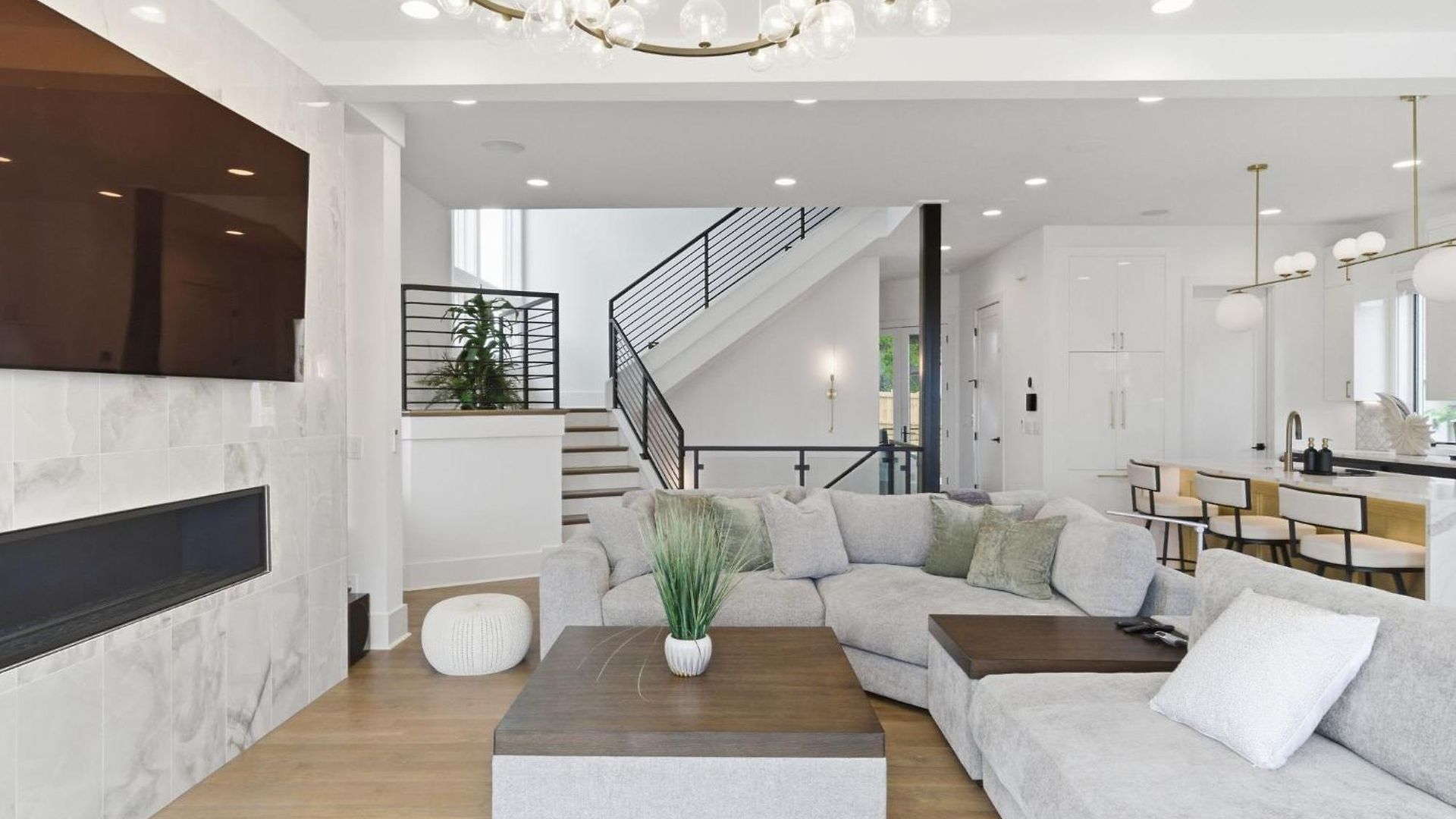 Elevated Luxury Skyline Views Near Broadway * Nashville
