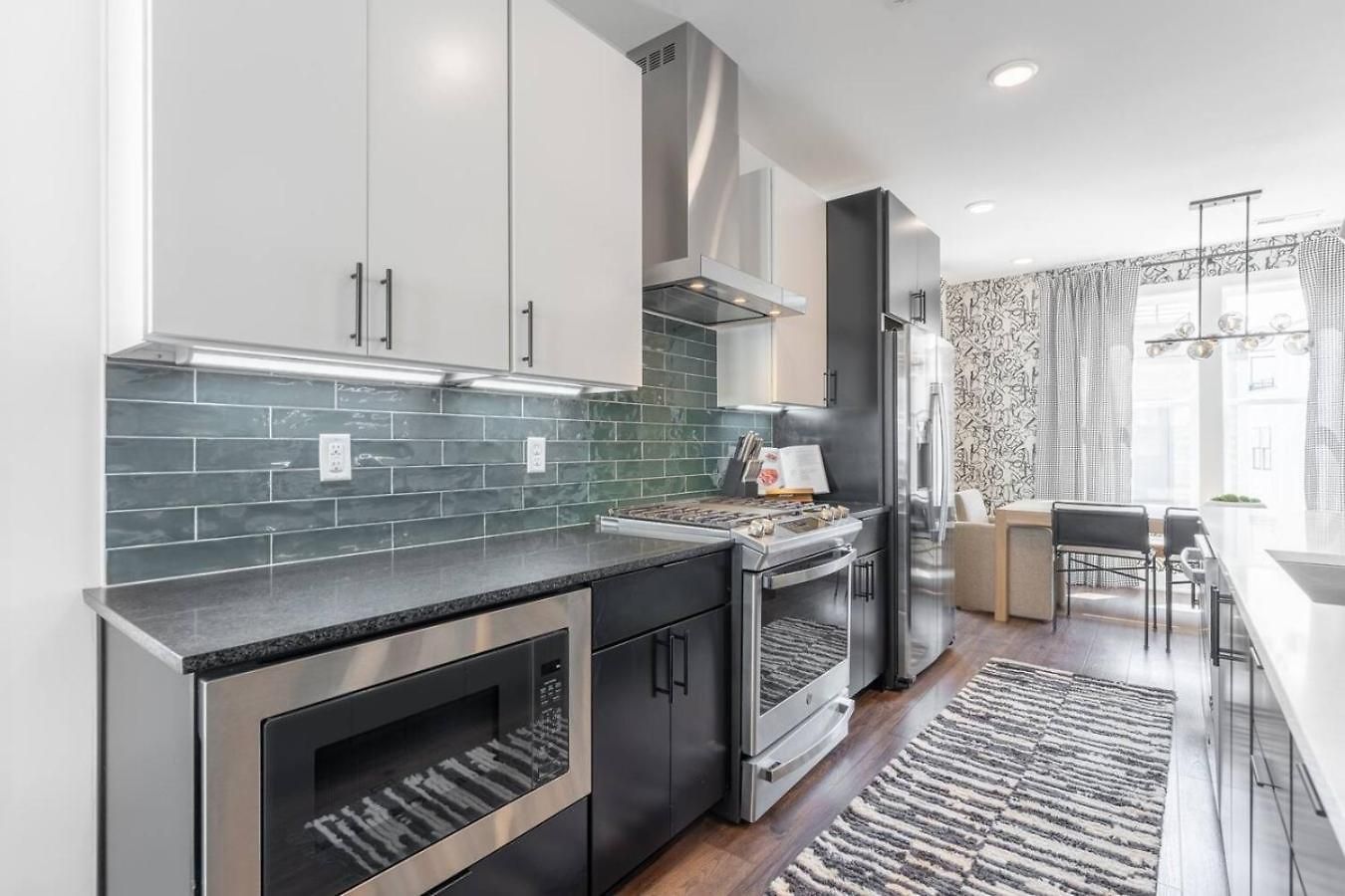 Luxury Downtown Views - Rooftop - Hot Tub - Garage * Nashville