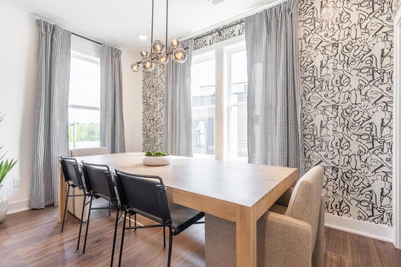 Luxury Downtown Views - Rooftop - Hot Tub - Garage Holiday home *