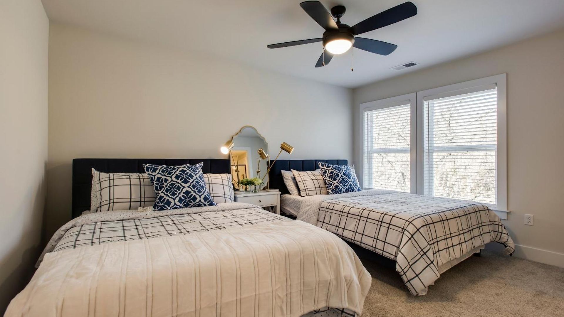 Luxury Three Bedroom Townhouse Near Airport Nashville