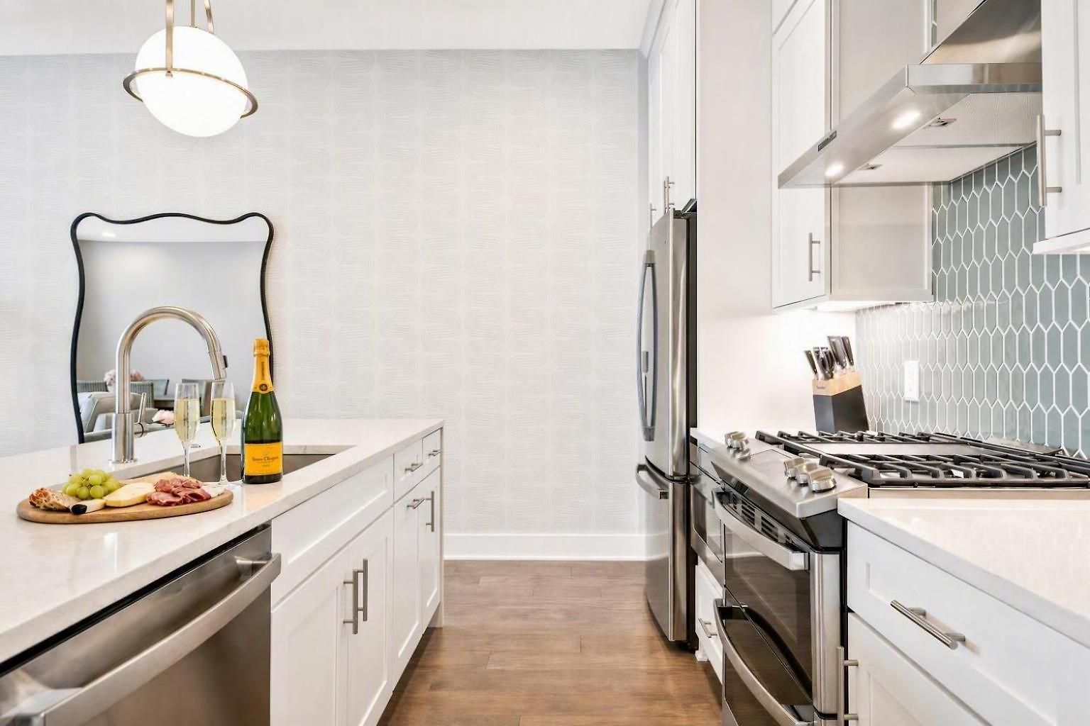 Rooftop Deck Townhome Sleeps 12 Near Geodis Park Holiday home *
