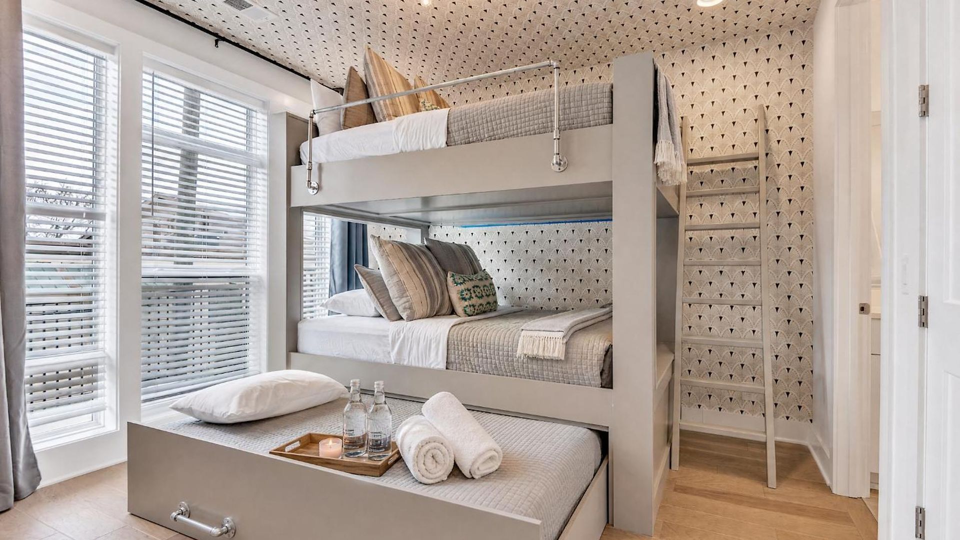 Pet-friendly House Sleeps 12 Near Geodis Park *