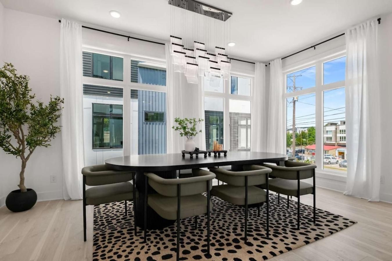Luxury Living At Velvet And Vinyl Rooftop 6 Beds Holiday home *