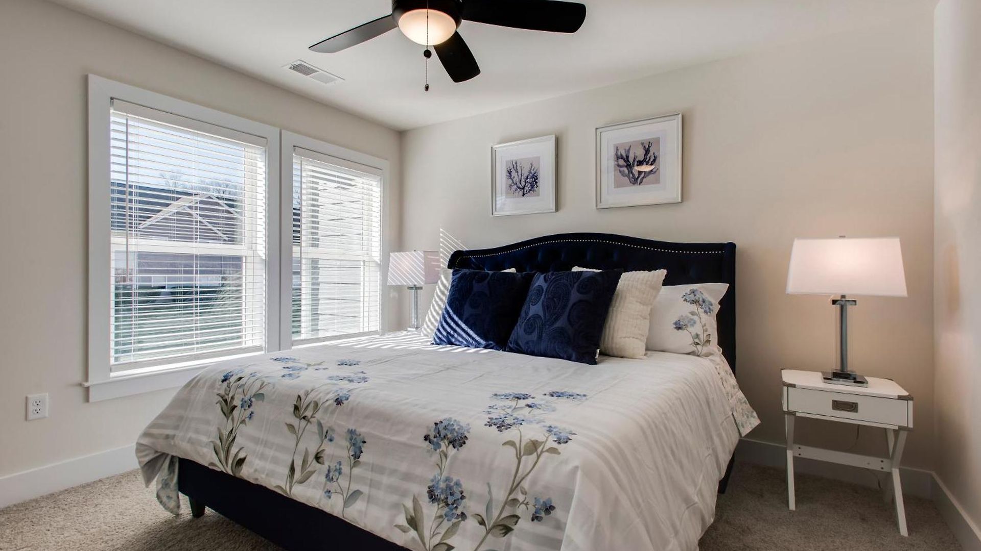 Luxury Three Bedroom Townhouse Near Airport *