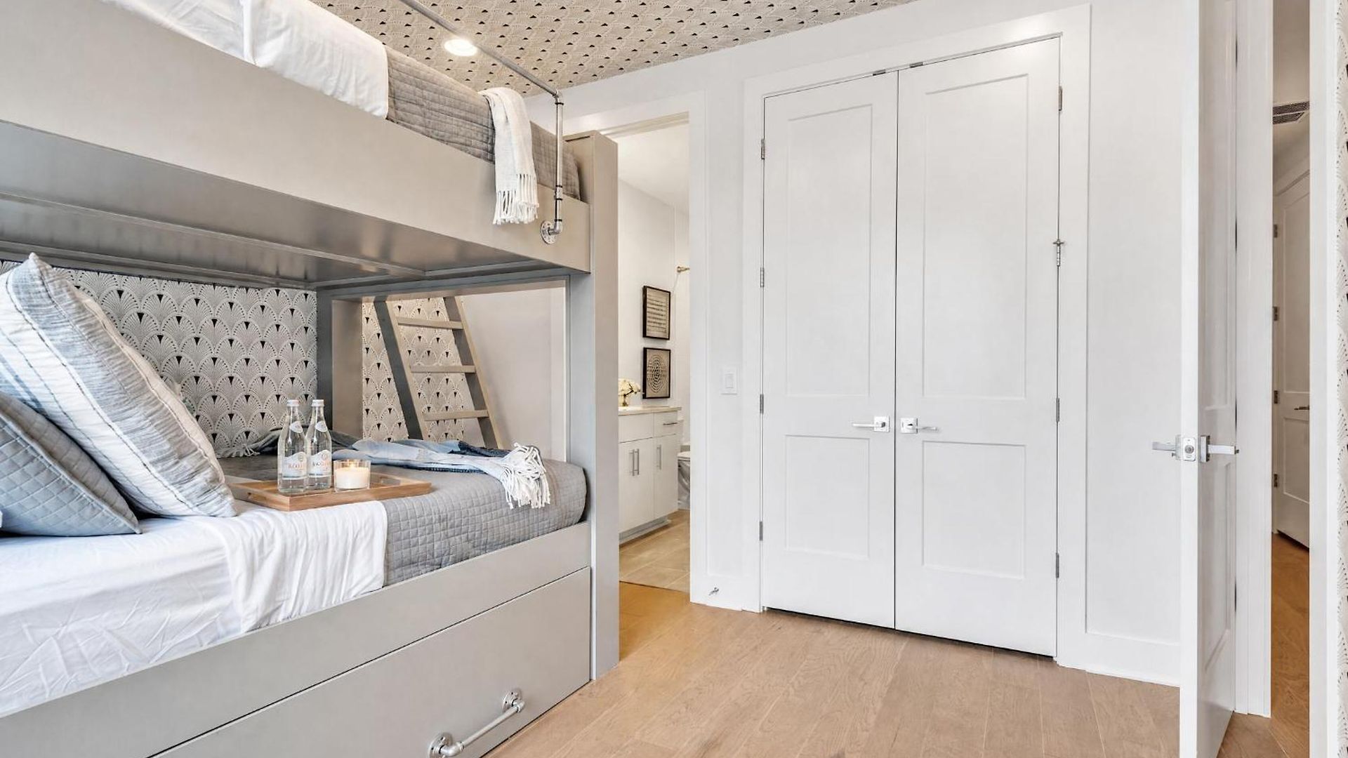 Holiday home Pet-friendly House Sleeps 12 Near Geodis Park