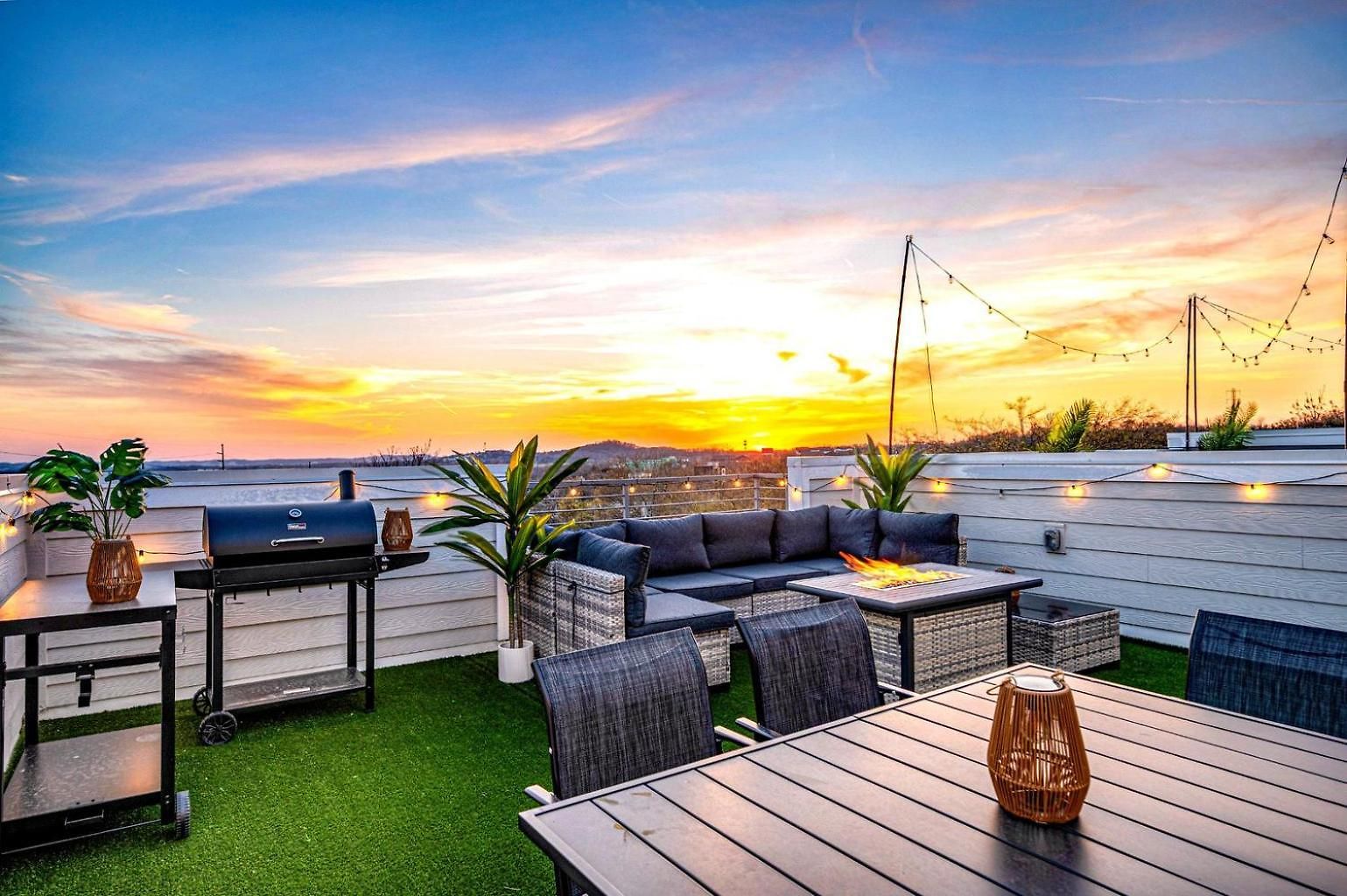 The Encore - Rooftop Hot Tubgame Roomsleeps 12 Homestay