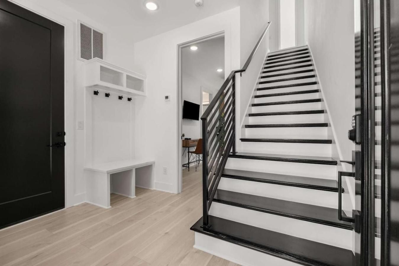 Luxury Living At Velvet And Vinyl Rooftop 6 Beds Holiday home Nashville