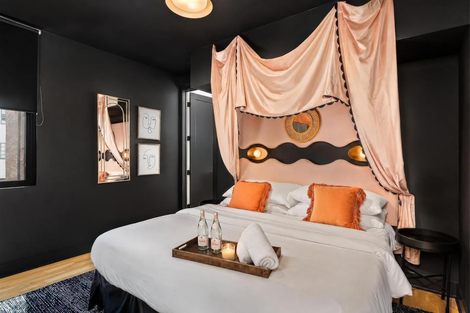 Neon Balcony House - Sleeps 12 Near Broadway
