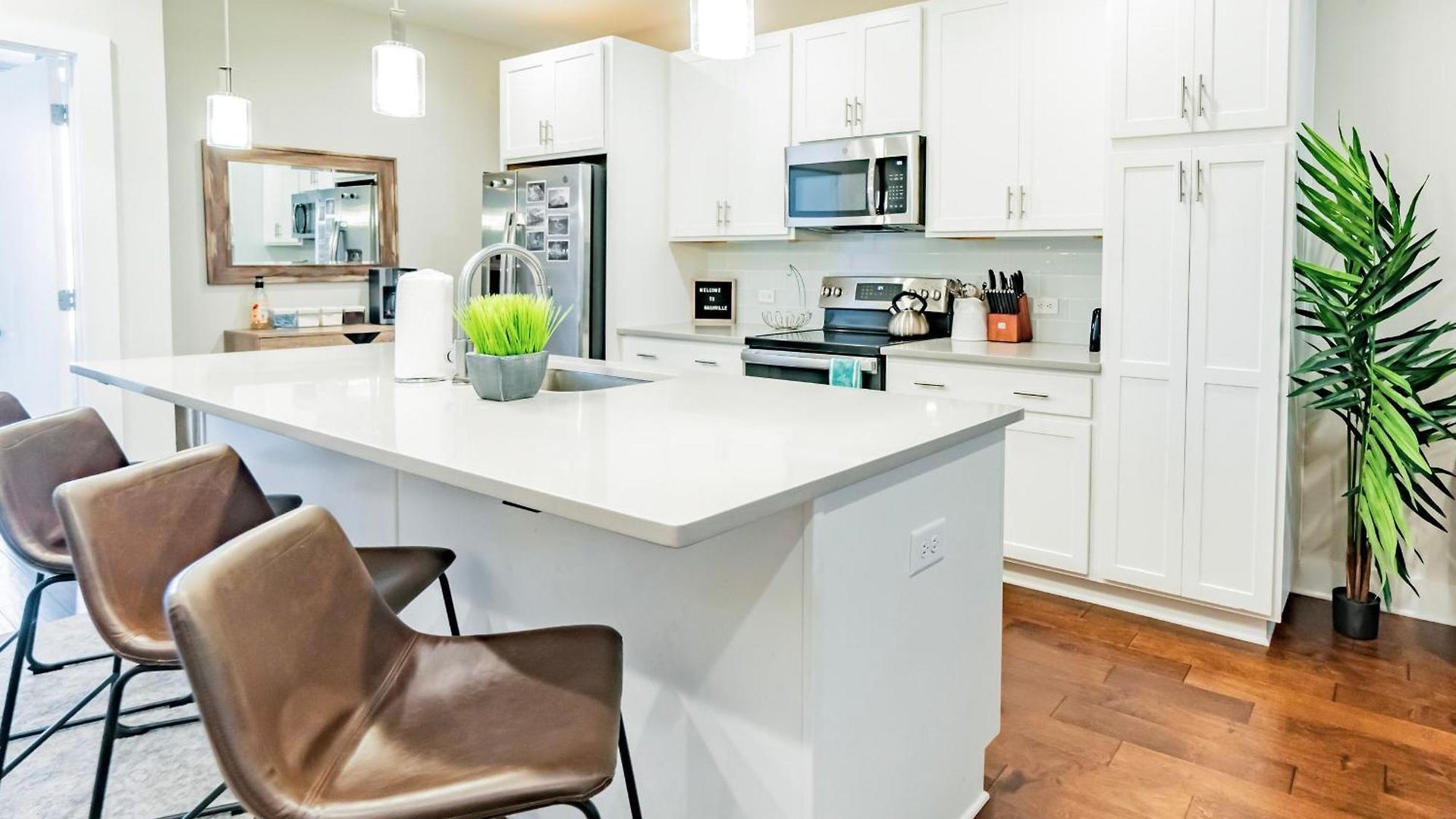Modern Skyline-view Townhome For Groups Up To 8 Nashville