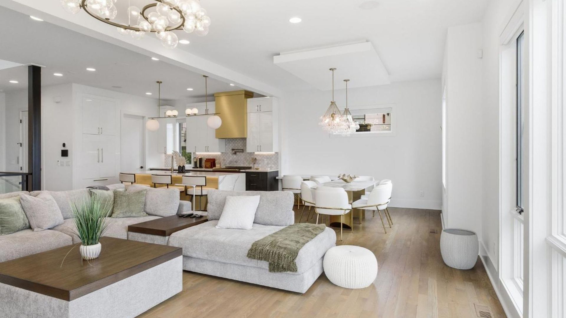 Elevated Luxury Skyline Views Near Broadway Holiday home Nashville