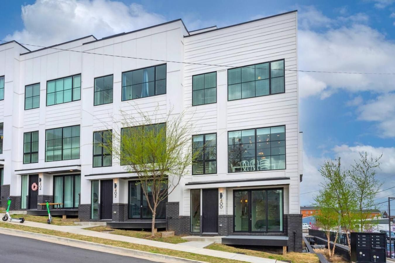 Downtown Modern, Rooftop Patio, Vanderbilt, 8 Beds Holiday home *