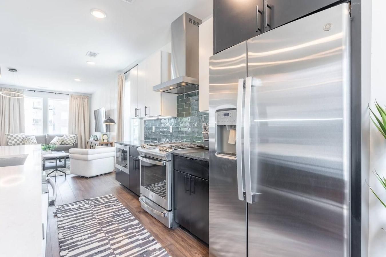 Luxury Downtown Views - Rooftop - Hot Tub - Garage Holiday home