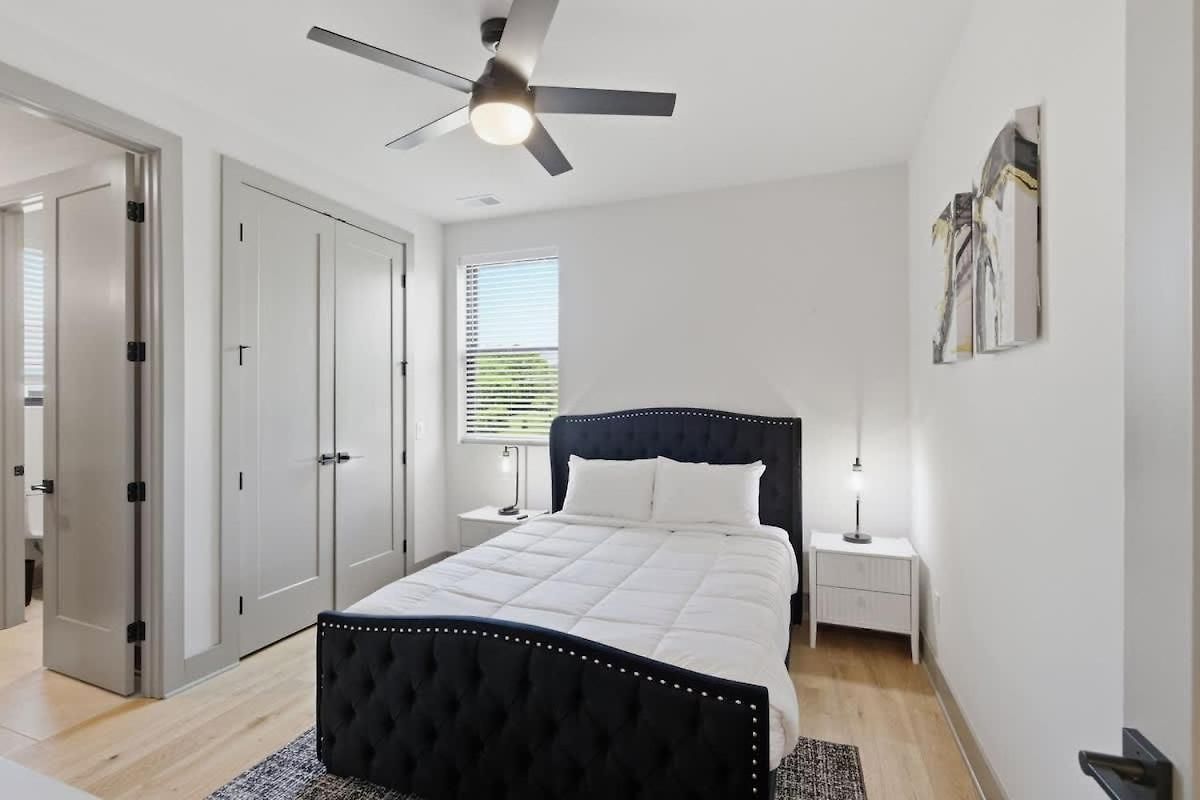 Executive Mid Term - Office And Garage * Nashville
