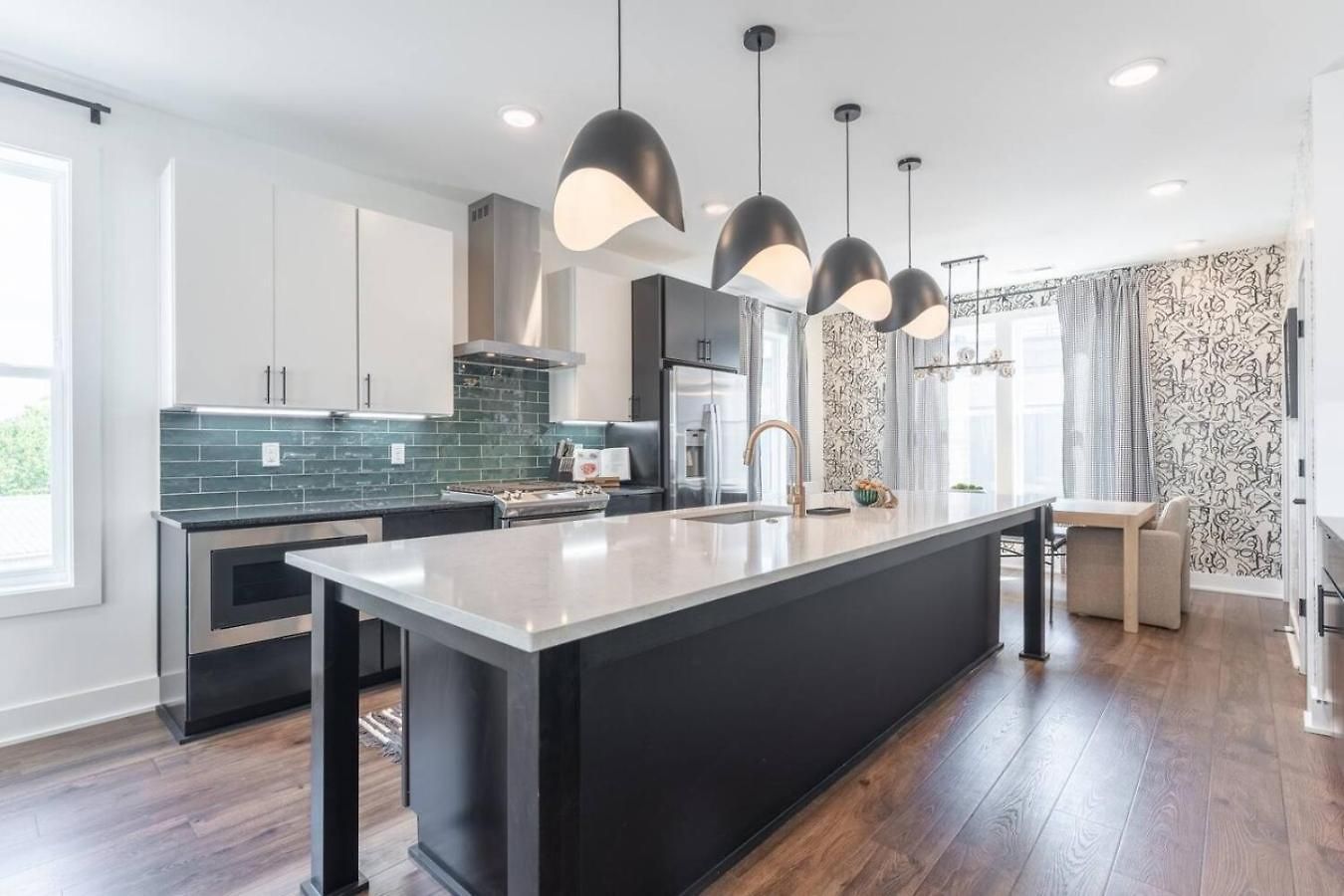 Luxury Downtown Views - Rooftop - Hot Tub - Garage *