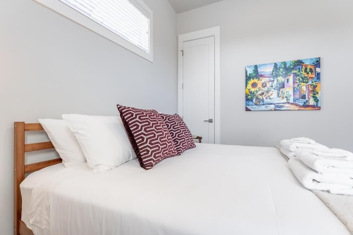 4br East - Walk To Bars & Restaurants