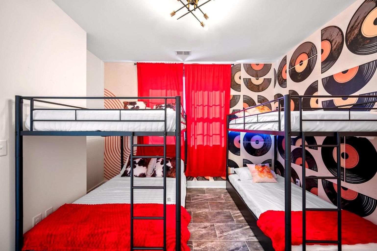 The Encore - Rooftop Hot Tubgame Roomsleeps 12 Homestay *