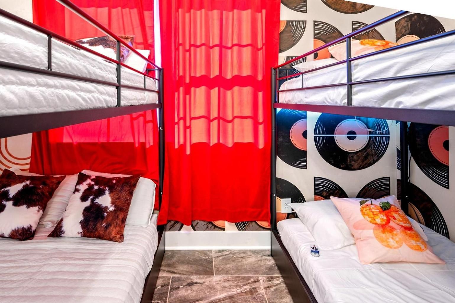The Encore - Rooftop Hot Tubgame Roomsleeps 12 Homestay *