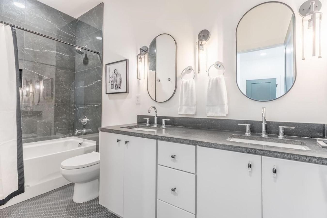 Holiday home Luxury Downtown Views - Rooftop - Hot Tub - Garage *
