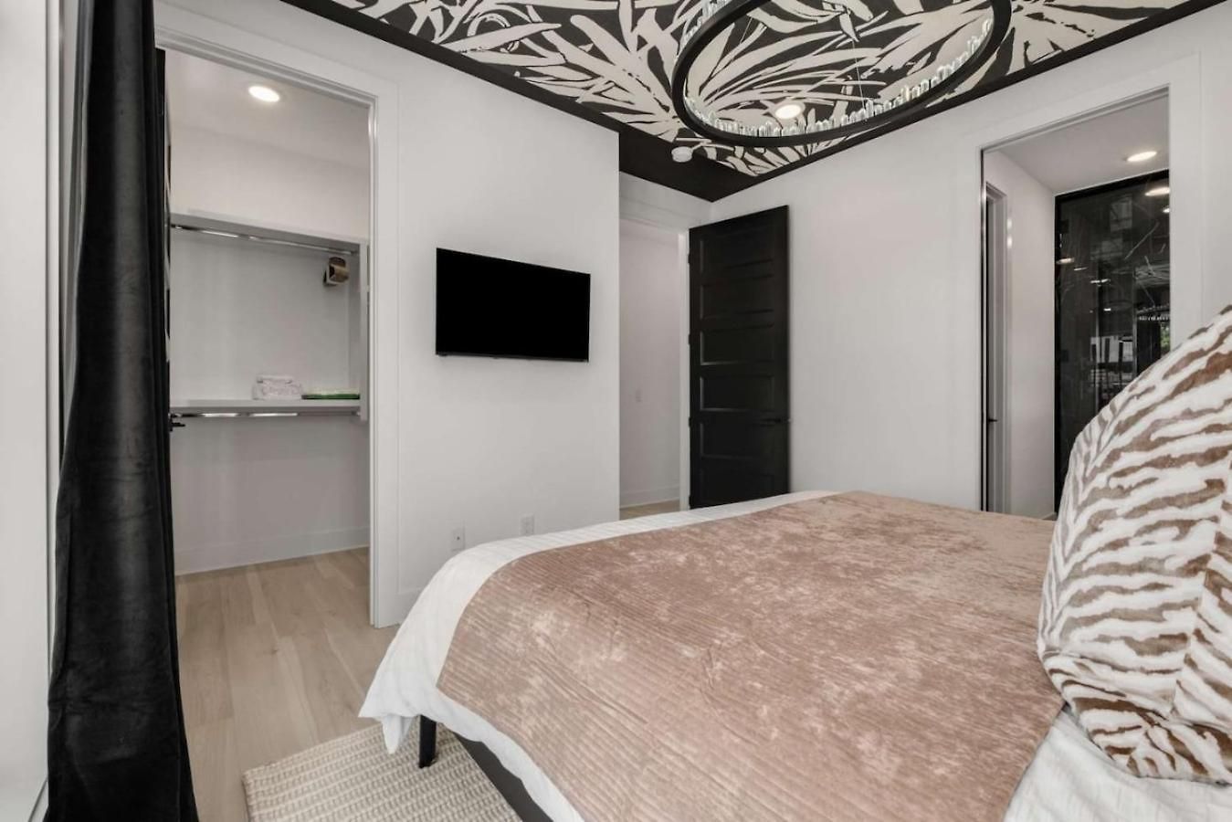 Holiday home Luxury Living At Velvet And Vinyl Rooftop 6 Beds *