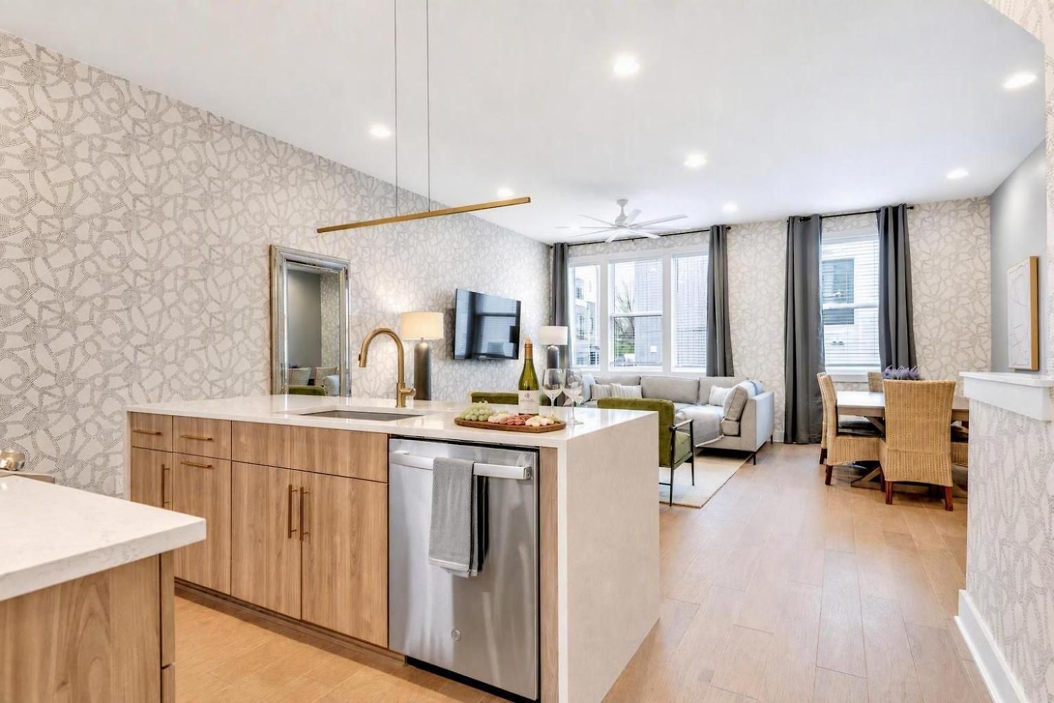 2 Rooftop Homes - Sleeps 24 - Near Geodis Park Holiday home