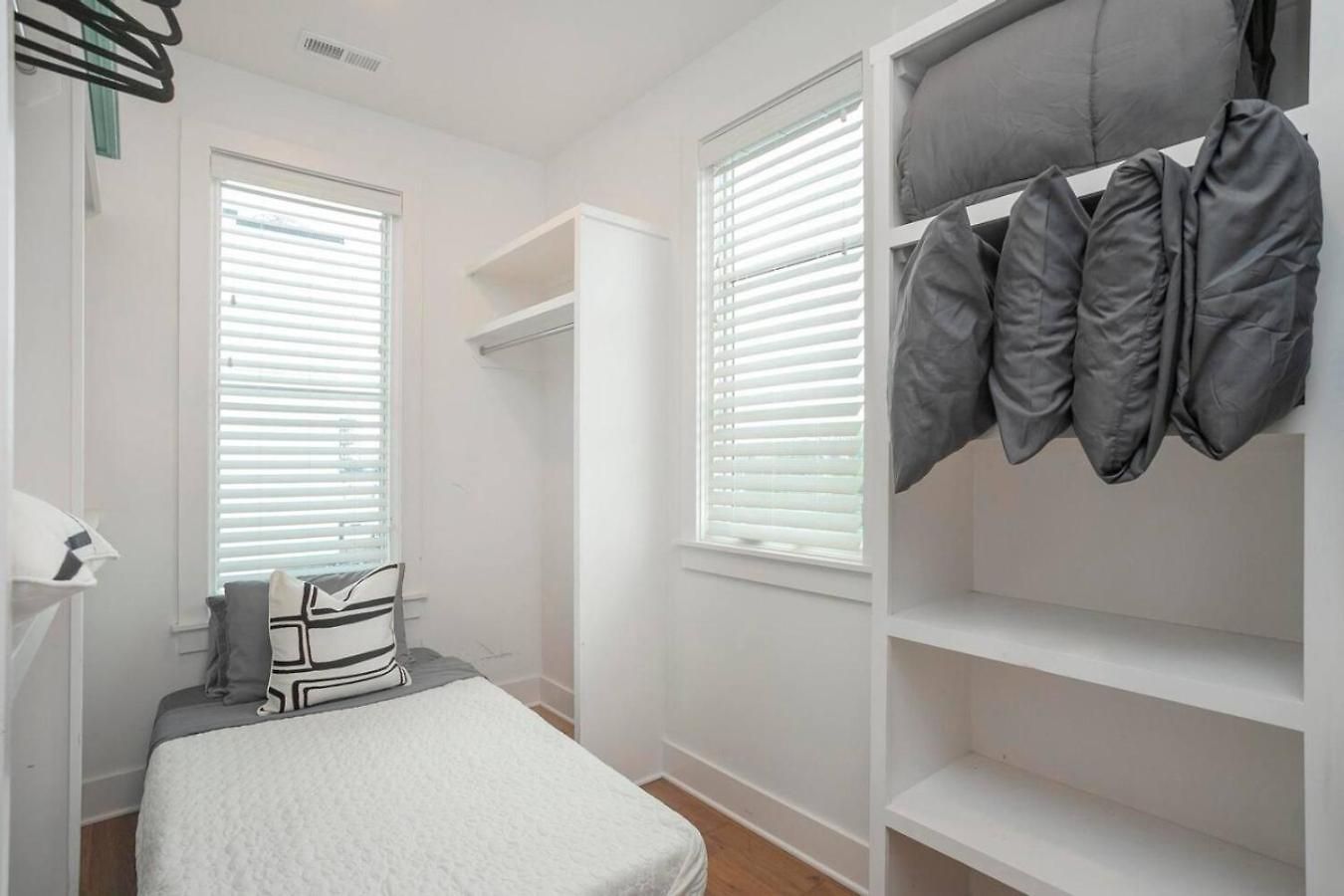 Holiday home Downtown Modern, Rooftop Patio, Vanderbilt, 8 Beds *